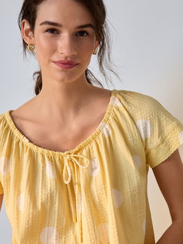 T-shirt Next en jaune
