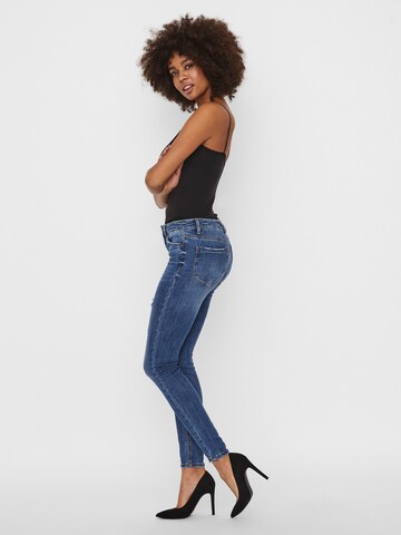 VERO MODA Skinny Jeans 'Lydia' i blå