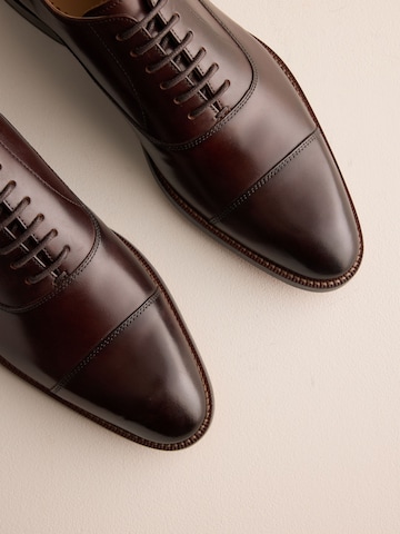 Chaussure à lacets Next en marron