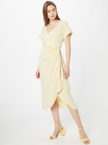 Monki Kleid in Beige