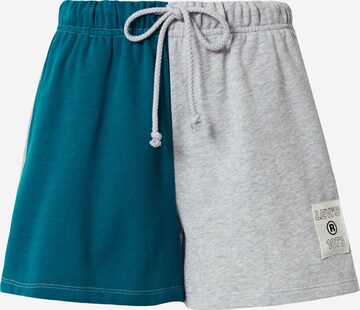 LEVI'S ® Nohavice 'Graphic Court Sweatshort' - Sivá: predná strana