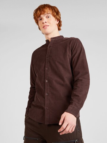 Coupe regular Chemise NOWADAYS en marron : devant