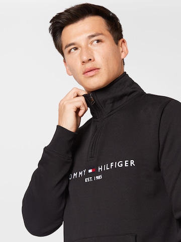 TOMMY HILFIGER Sweatshirt in Black