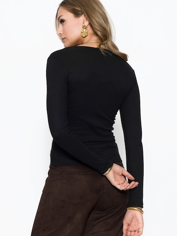 Maglietta di SASSYCLASSY in nero