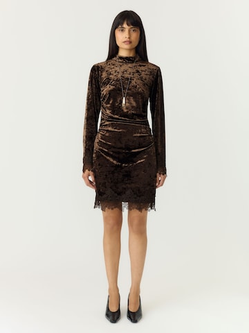 Robe 'VELLIA' YAS en marron : devant