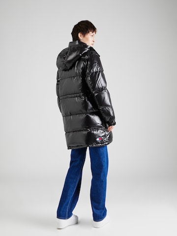 Tommy Jeans Winterjas 'Alaska' in Zwart