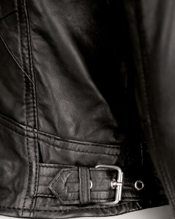 MUSTANG Tussenjas in Zwart