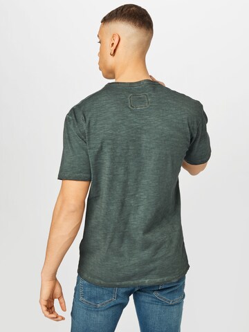 Tricou de la tigha pe verde