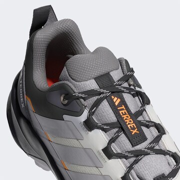 Scarpa bassa 'Skychaser Ax5' di ADIDAS TERREX in grigio
