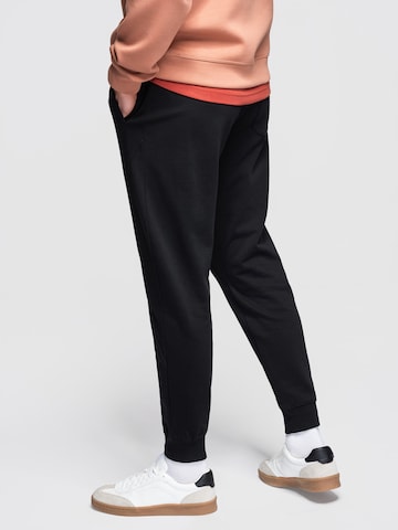 Effilé Pantalon de sport Ombre en noir