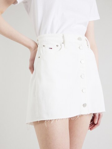 Tommy Jeans - Falda en blanco