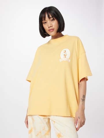 Pegador Oversized tričko 'Brend' – žlutá: přední strana
