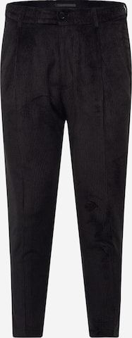 DRYKORN גזרת סלים מכנסים קפלים 'CHASY' בשחור: מלפנים