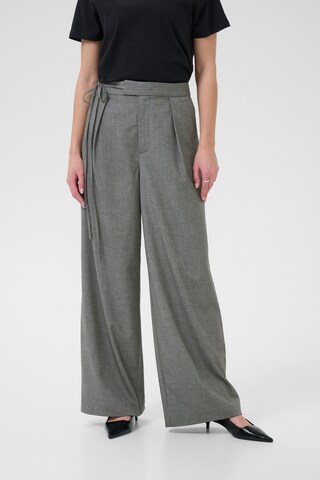 Kaffe - Pierna ancha Pantalón plisado 'KAEllie' en gris: frente