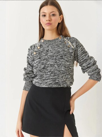 Bianco Lucci Trui in Zwart: voorkant