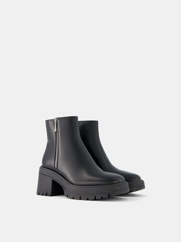 Bershka Stiefelette in Schwarz