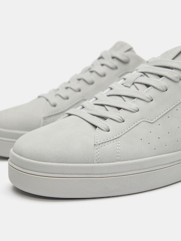 Pull&Bear Trampki niskie w kolorze szary