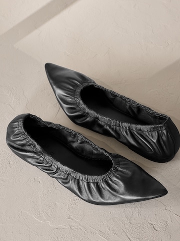 Next Ballerina 'Signature Premium' in Zwart