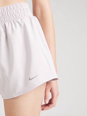 NIKE Regular Sportshorts 'One' in Lila