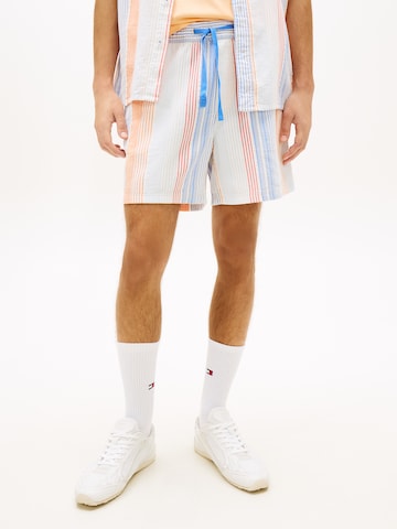 Tommy Jeans Normalny krój Spodnie w kolorze biały: przód