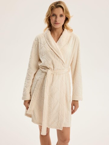 ESOTIQ Short Bathrobe 'Fleece-Bademantel kurz mit Ornamentprägung Coco' in Beige: front