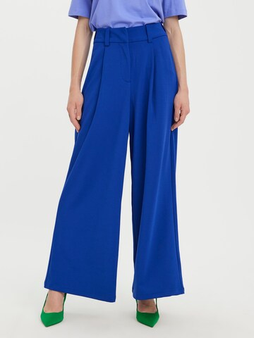 VERO MODA Bő szár Élére vasalt nadrágok 'Gigi' - kék: elől
