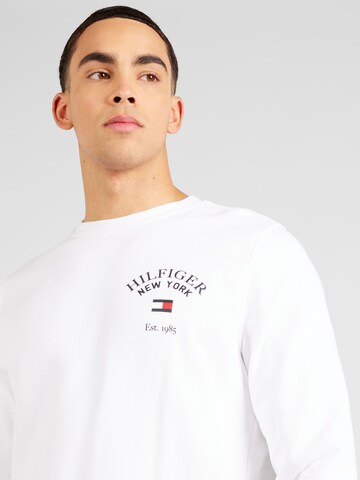 TOMMY HILFIGER Μπλούζα φούτερ 'Arched Varsity' σε λευκό