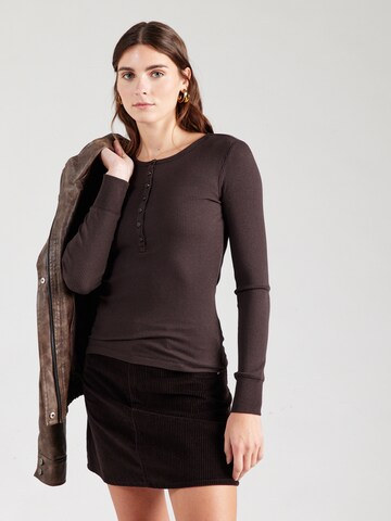 GAP - Camisa em castanho: frente