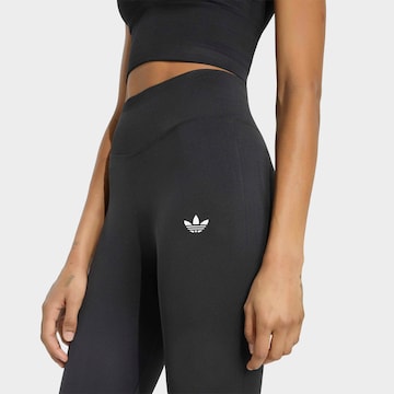 ADIDAS ORIGINALS Skinny Leggingsit 'Essentials' värissä musta