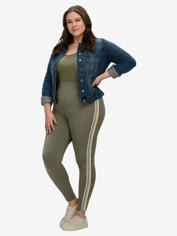 SHEEGO Skinny Leggings in Grün