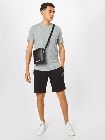 Starter Black Label Regular Shorts 'Essential' in Schwarz