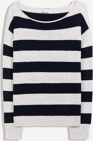 Pulover de la Bershka pe albastru: față