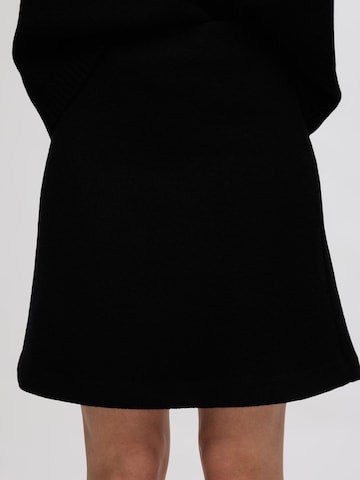 SELECTED Rok in Zwart