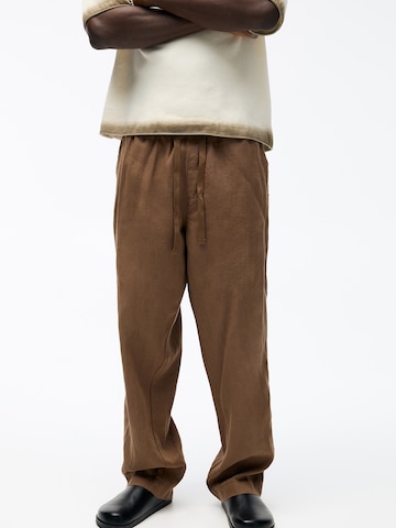 Loosefit Pantalon Pull&Bear en marron : devant