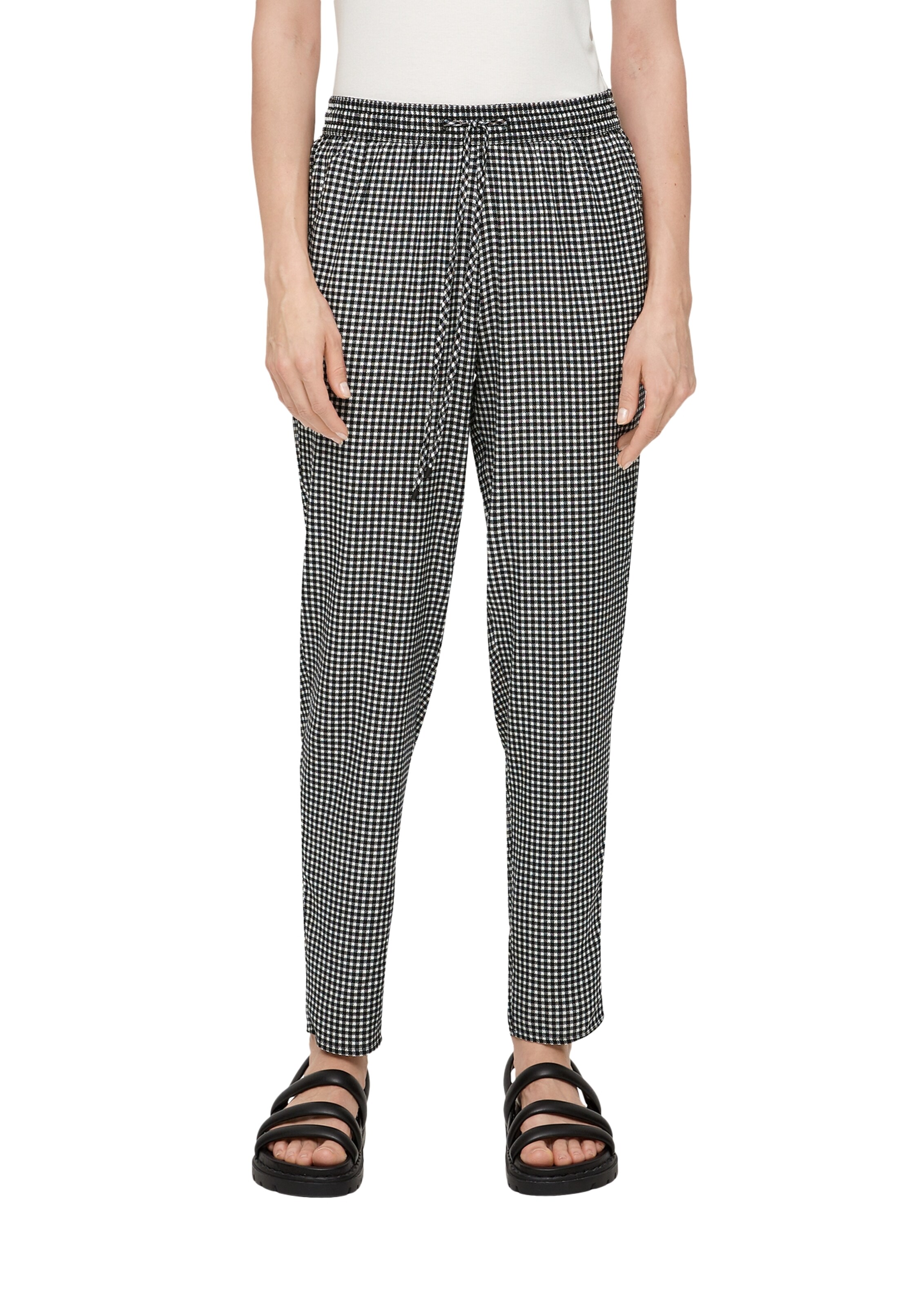 s.Oliver Tapered Hose in Schwarz: Vorderseite