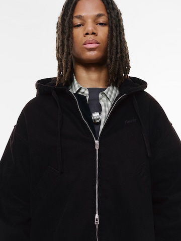 Pull&Bear Prechodná bunda 'STWD' - Čierna