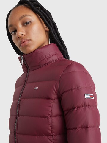 Manteau d’hiver Tommy Jeans en rouge