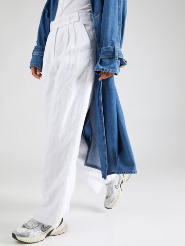 Abercrombie & Fitch regular Παντελόνι πλισέ 'SLOANE' σε λευκό