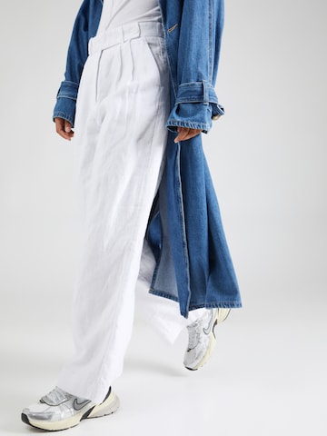 Abercrombie & Fitch Regular Pleat-front trousers 'SLOANE' in White
