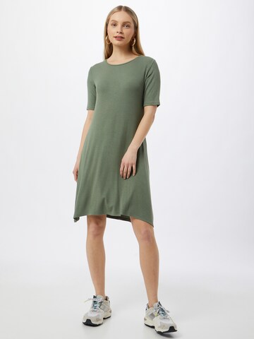 Rochie 'Krown' de la modström pe verde