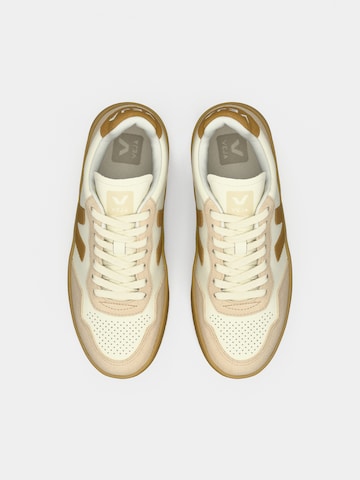 Veja Sneaker 'V-90' in Beige