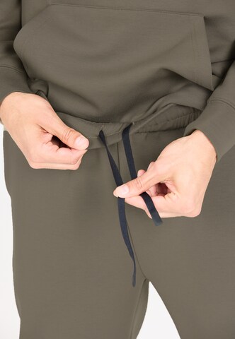 Virtus Tapered Sweatpants 'Taro' in Grau
