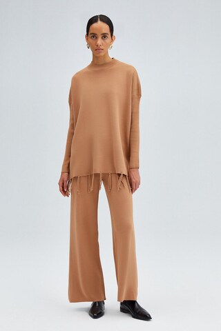 Touche Prive Kostuum in Beige: voorkant