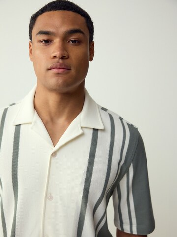 Coupe regular Chemise Next en blanc