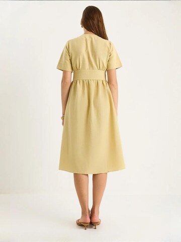 Bianco Lucci - Vestidos camiseiros em amarelo