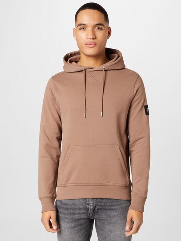 Coupe regular Sweat-shirt Calvin Klein Jeans en marron : devant