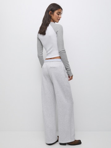 Wide leg Pantaloni de la Pull&Bear pe gri