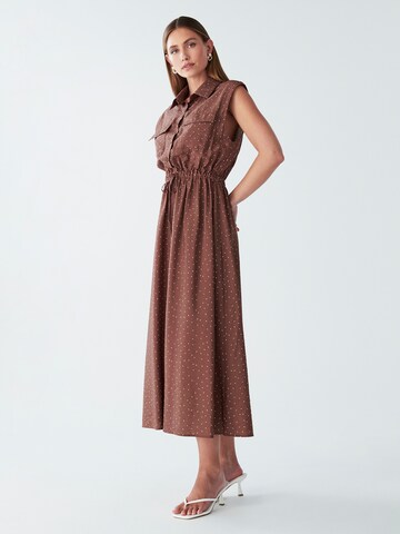 Willa - Vestido camisero 'Sez' en marrón