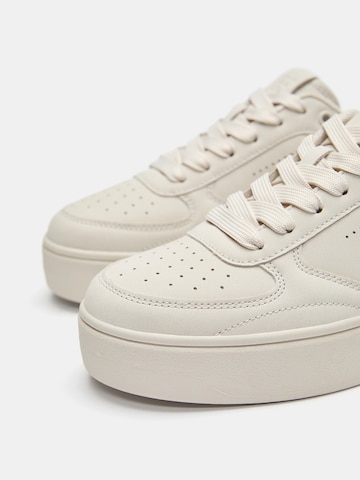 Sneaker bassa di Pull&Bear in beige