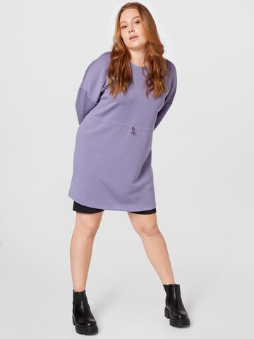 Robe 'Layla' ABOUT YOU Curvy en violet : devant